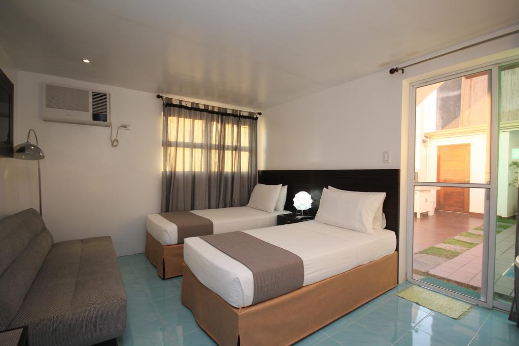 Bluewaves Westcliff Villa Balabag  Dış mekan fotoğraf