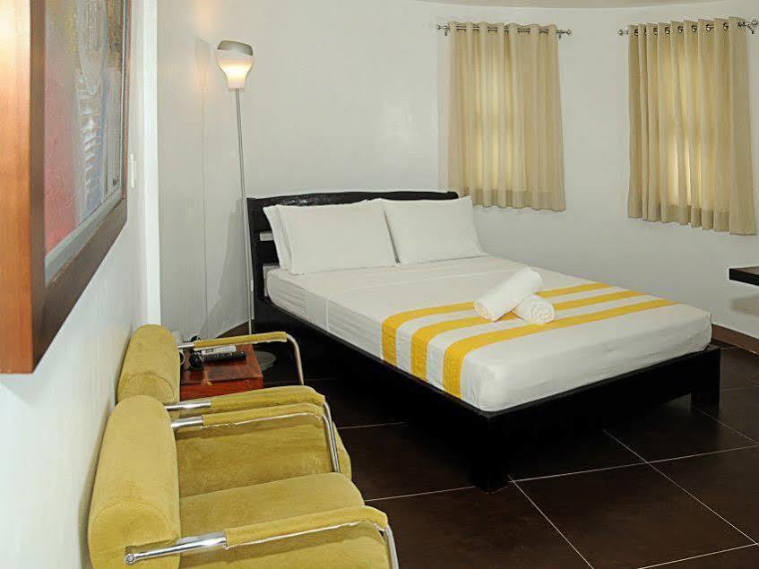 Bluewaves Westcliff Villa Balabag  Dış mekan fotoğraf